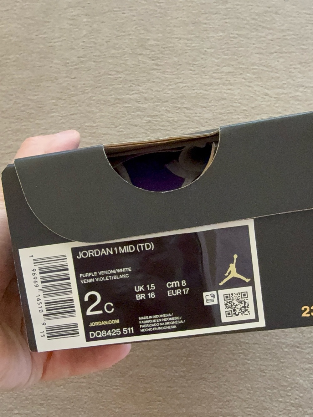 Nike Jordans MID (2C) - Picture 2 of 2